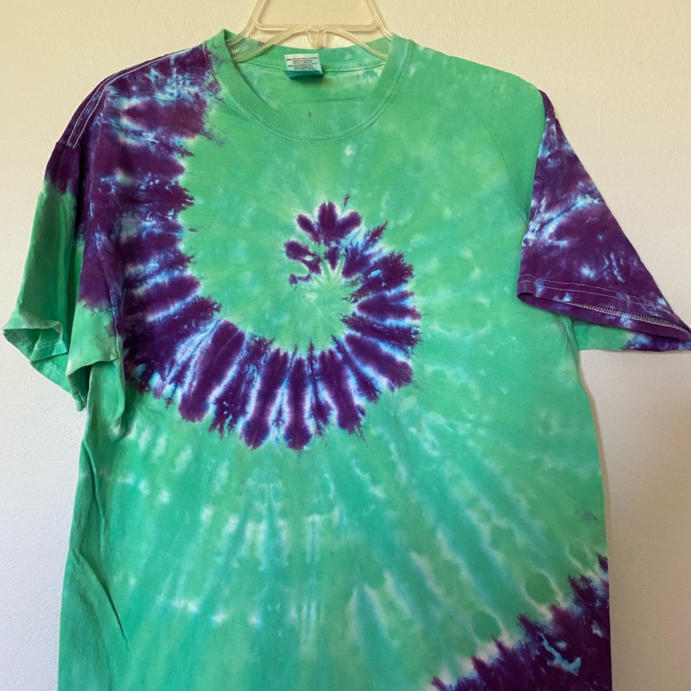 Green and Purple Spiral Tie Dye T-Shirt Size L